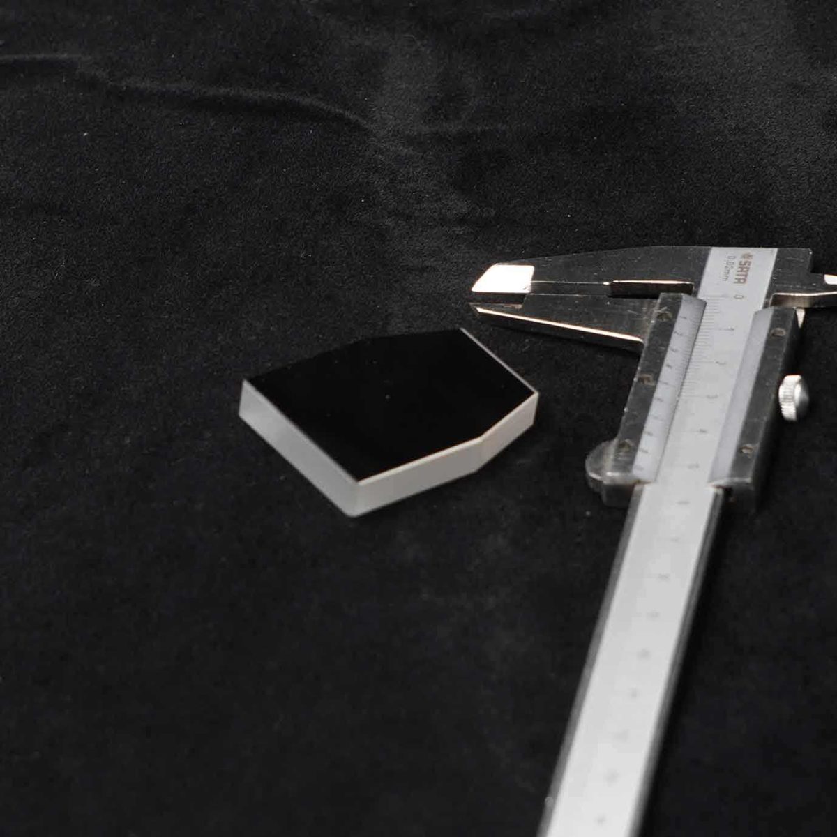 0.5 mm K9 Custom Optical Mirror, AR Coated — image 1