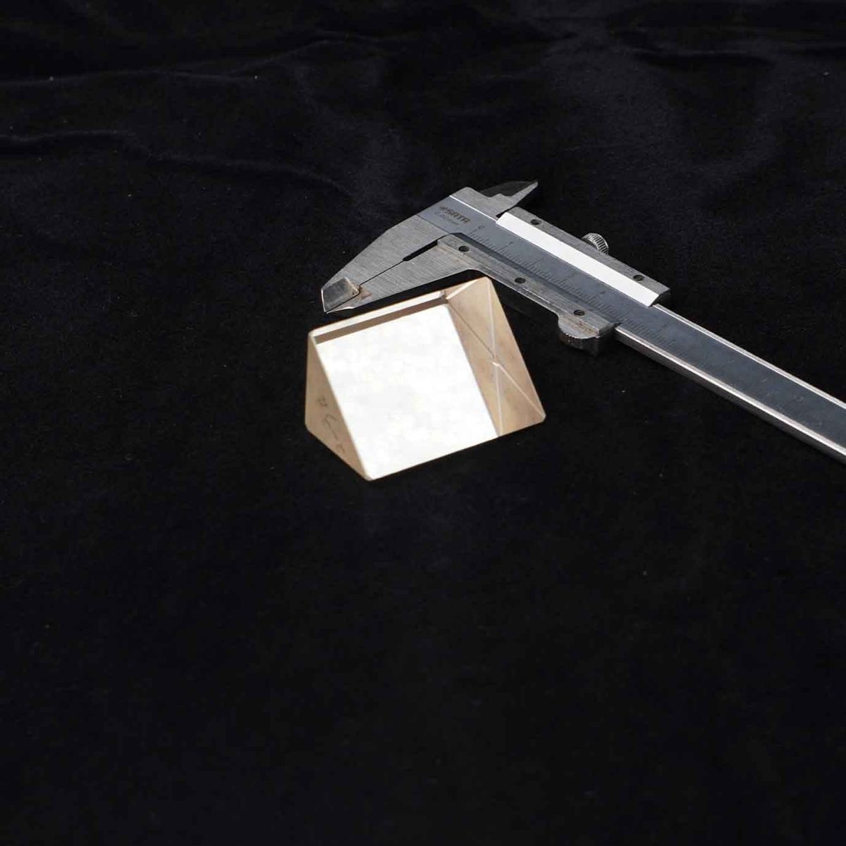 12.5 mm Optical Glass Right-angle Optical Prism, AR Coated — image 1